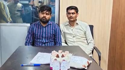 Lekhpal and cousin caught red-handed taking bribe of Rs 10,000 in chandauli