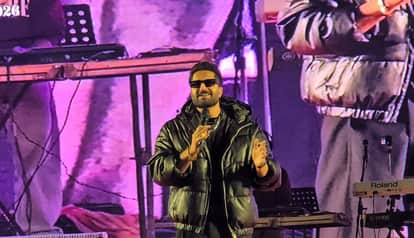 Bollywood singer Jassi made Saras Mela memorable, people danced to Punjabi songs in rudrapur