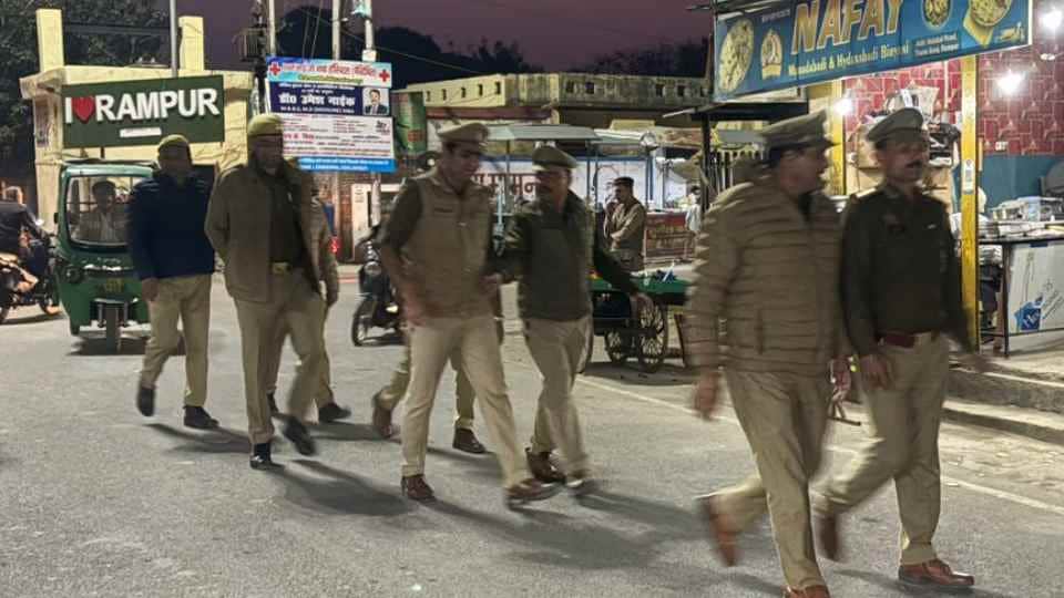 गश्त करती रामपुर पुलिस