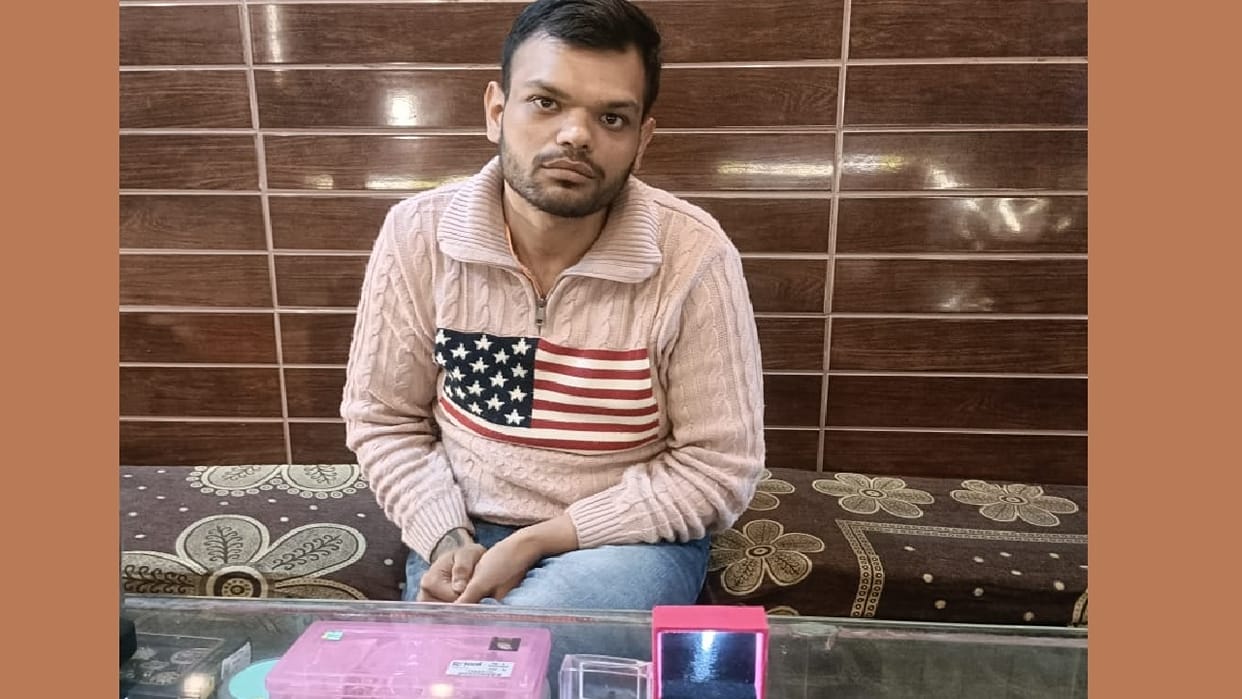 Terror of miscreants in Rohtak Youth absconds with gold jewellery worth Rs 1.59 lakh in Kalanaur