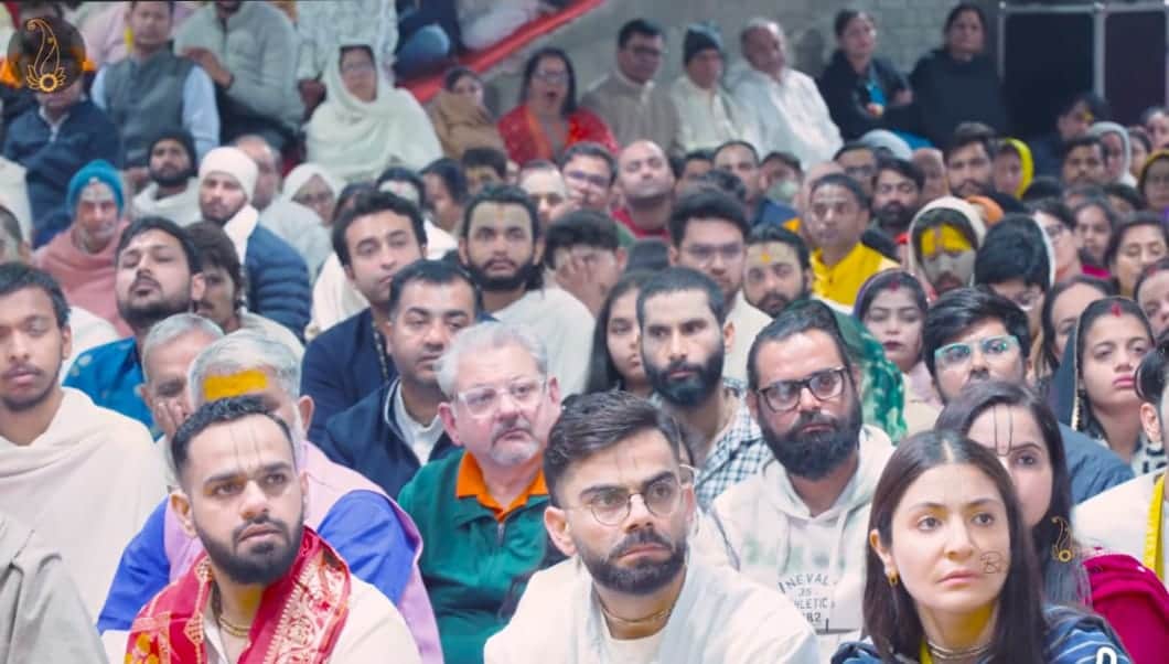 Virat Kohli and Anushka Sharma Seek Blessing of Premanand Maharaj in Vrindavan; Spotted Sitting Among devotees