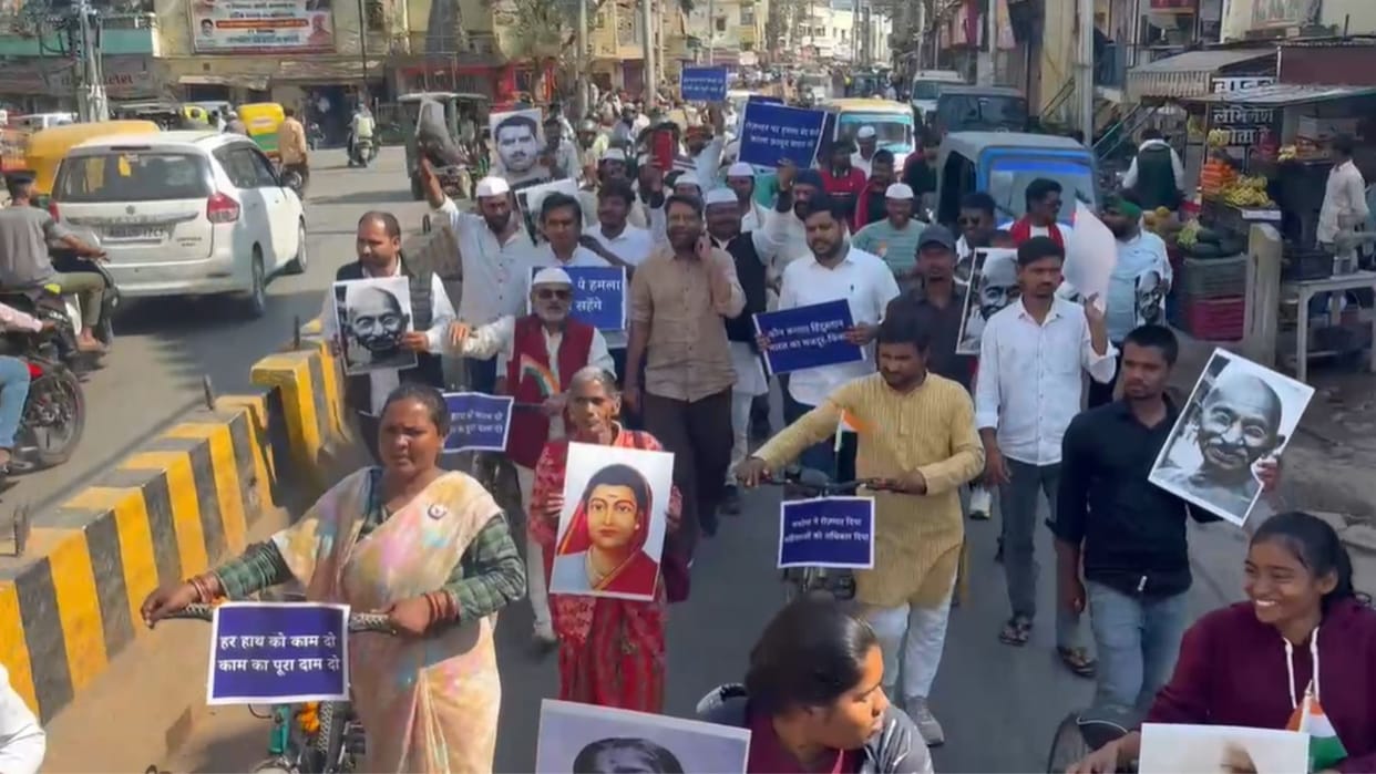 VB-G Ram Ji Youths protest against Act by holding MNREGA Bachao Yatra fasting at Ambedkar statue in Varanasi