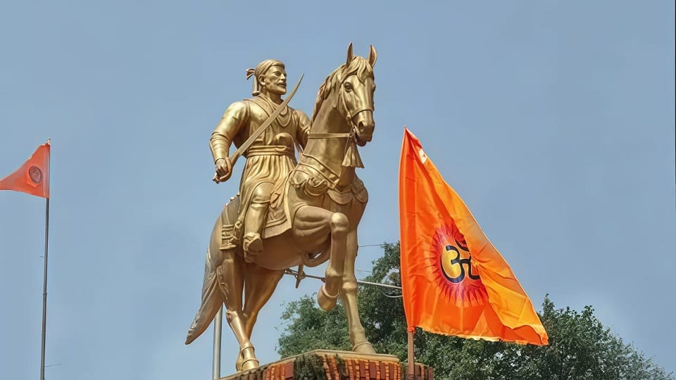 Prime Minister Modi paid tribute to Shivaji Maharaj, many Congress leaders also remembered him