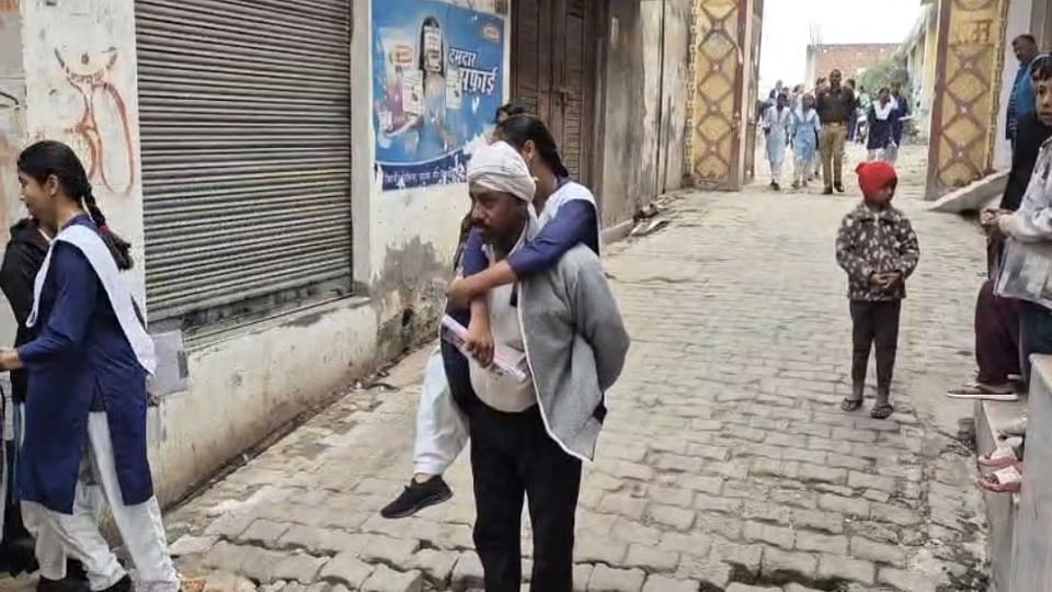 Father carries disabled daughter on his back to take exam