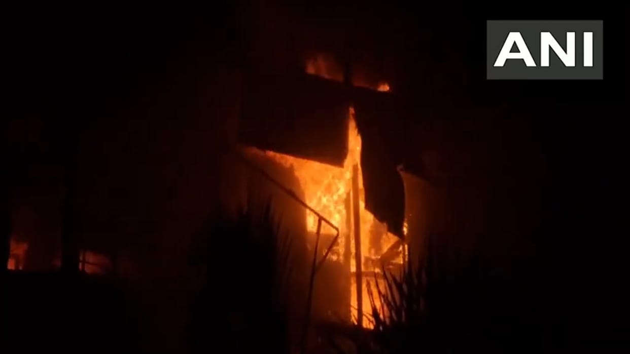 fire at kozhikode kerala textile showroom police, mp statement