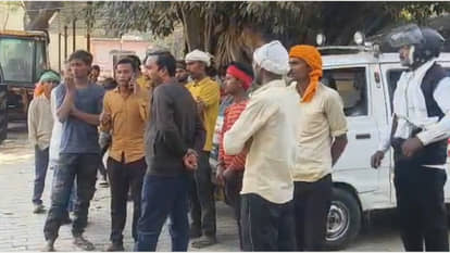 A youth was attacked with a brick in a minor dispute in Khajni, Gorakhpur, and died during treatment.