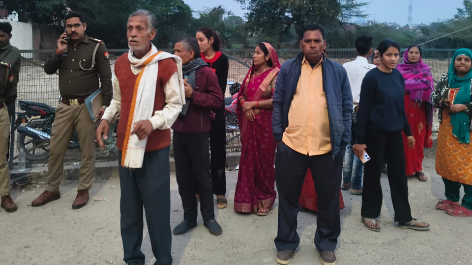 Kanpur: Woman dies at Narayana Hospital, family members create uproar