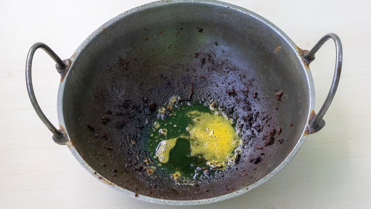 tips and tricks for dirty kadhai cleaning in hindi gandi kadhai kaise saaf karein
