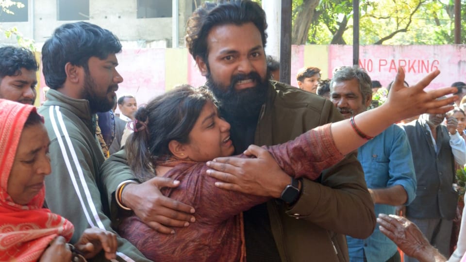 Kanpur Murder And Suicide Bullet ruptured Sunita eye damaged head 3 doctors post-mortem of All Three bodies