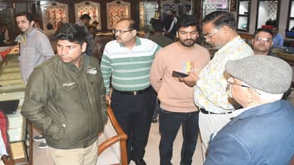 Meerut: Raghunandan Jewelers defrauded of jewelery worth Rs 1 crore, four people were duped like this