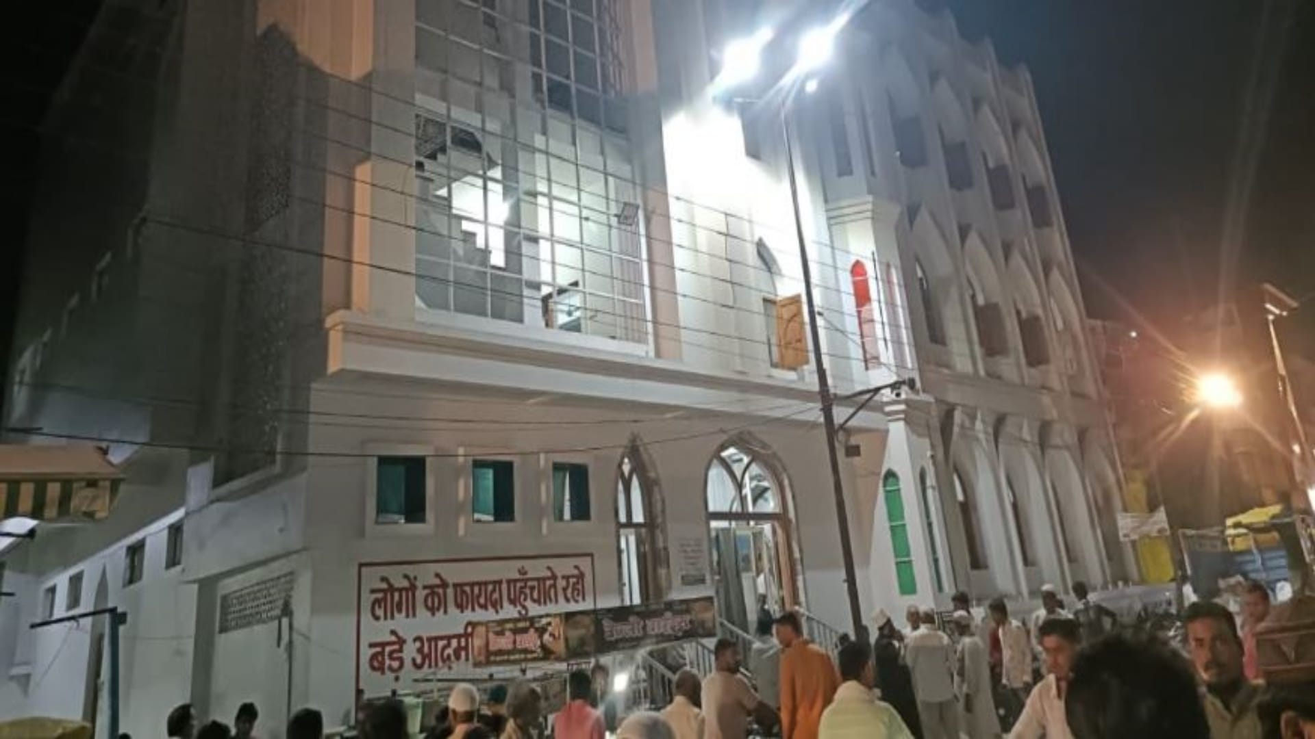रमजान का चांद दिखा, बाजारों में रौनक बढ़ी