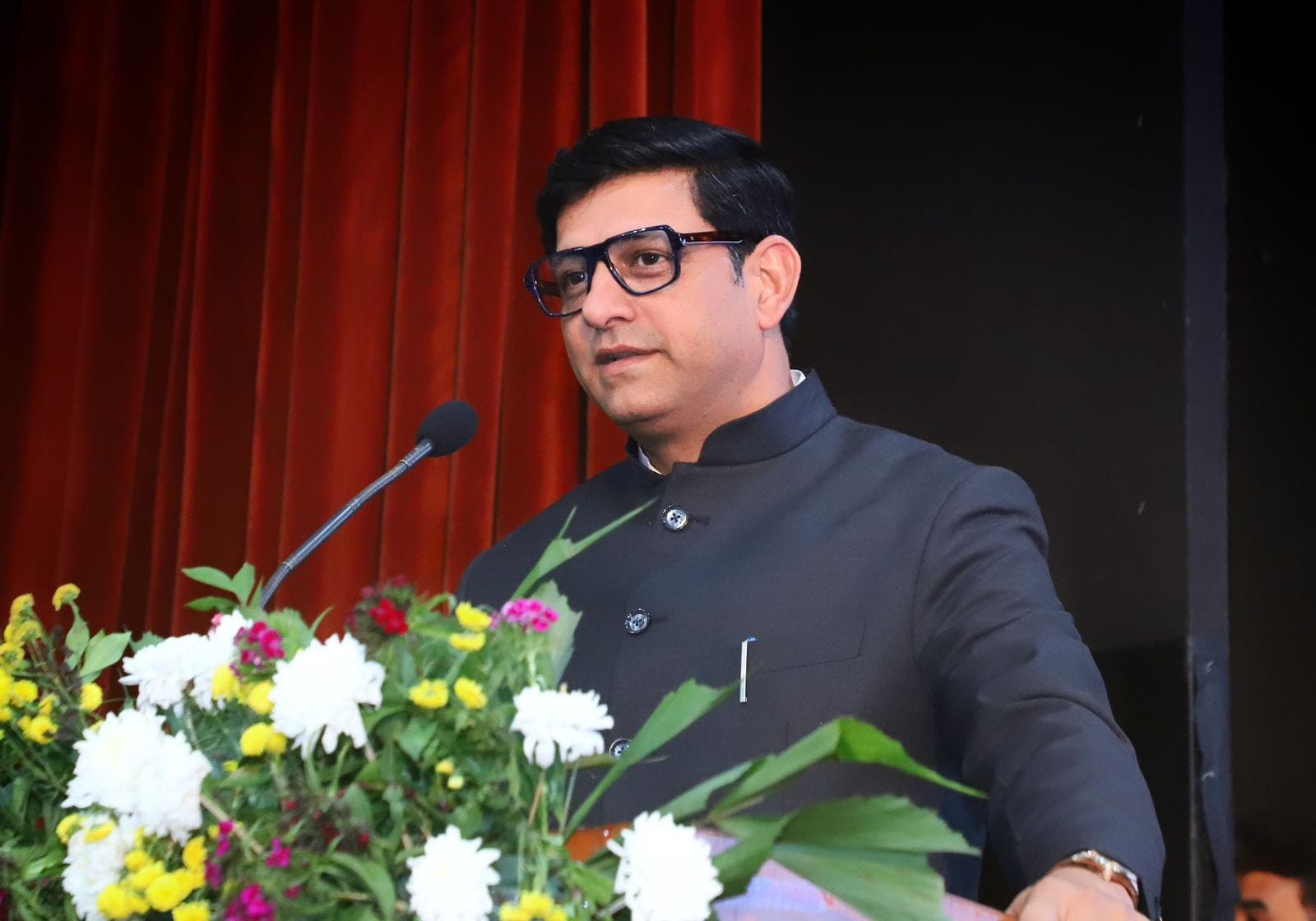 मेयर पुष्य मित्र भार्गव।