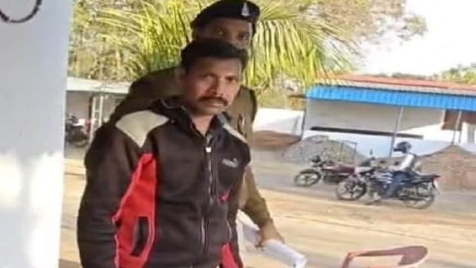 पुलिस की गिरफ्त में आरोपी