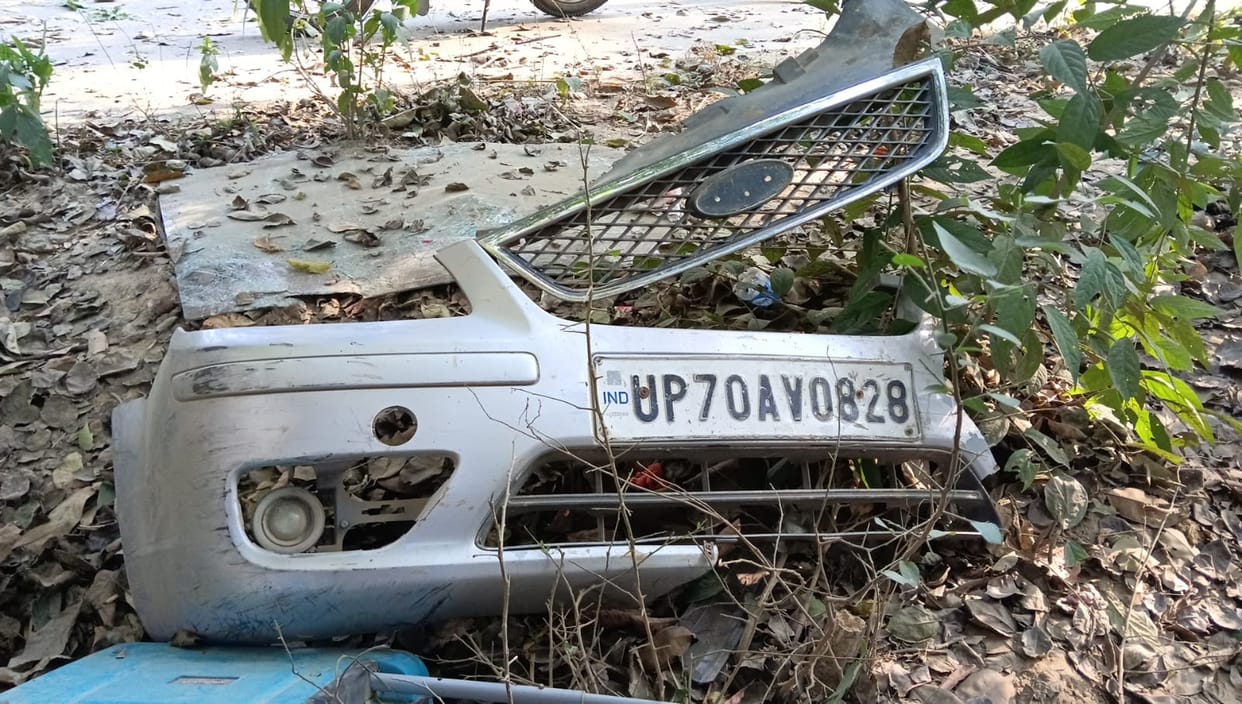 Raebareli: Car overturned in a ditch after hitting a tree, three dead