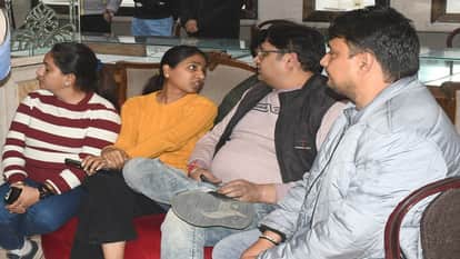 Meerut: Raghunandan Jewelers defrauded of jewelery worth Rs 1 crore, four people were duped like this