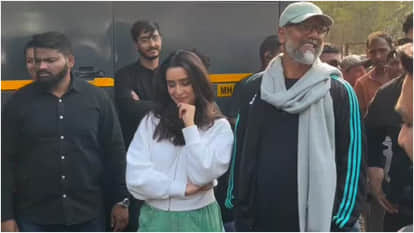 Shraddha Kapoor Starrer Eetha Pune Schedule Wrapped Actress Cutting Cake With Randeep Hooda