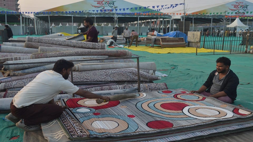 Taj Mahotsav: Artisans Forced to Buy Water No Toilets or Basic Facilities at Venue