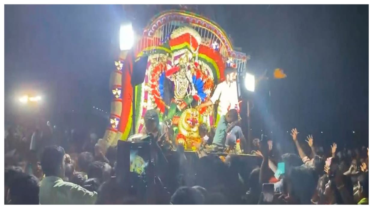 tamil nadu vellore temple chariot topples injured seven people
