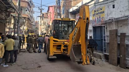 Bulldozer action in Dal Mandi market three buildings demolished in Varanasi