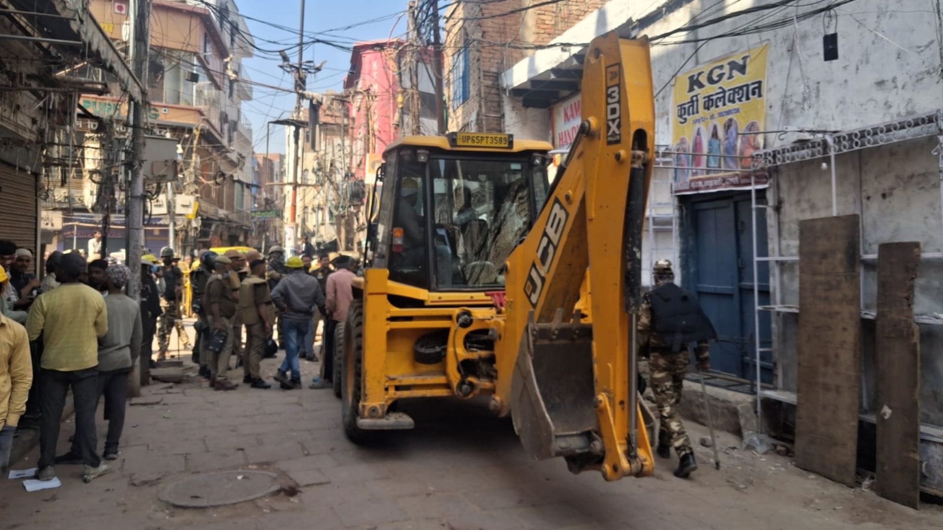 Bulldozers Roll Again in Dalmandi After 30 Days 30 Houses to be Demolished 200 Police team Deployed