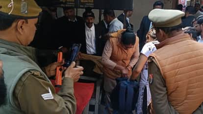 Investigation on security points of Varanasi court after bomb threat