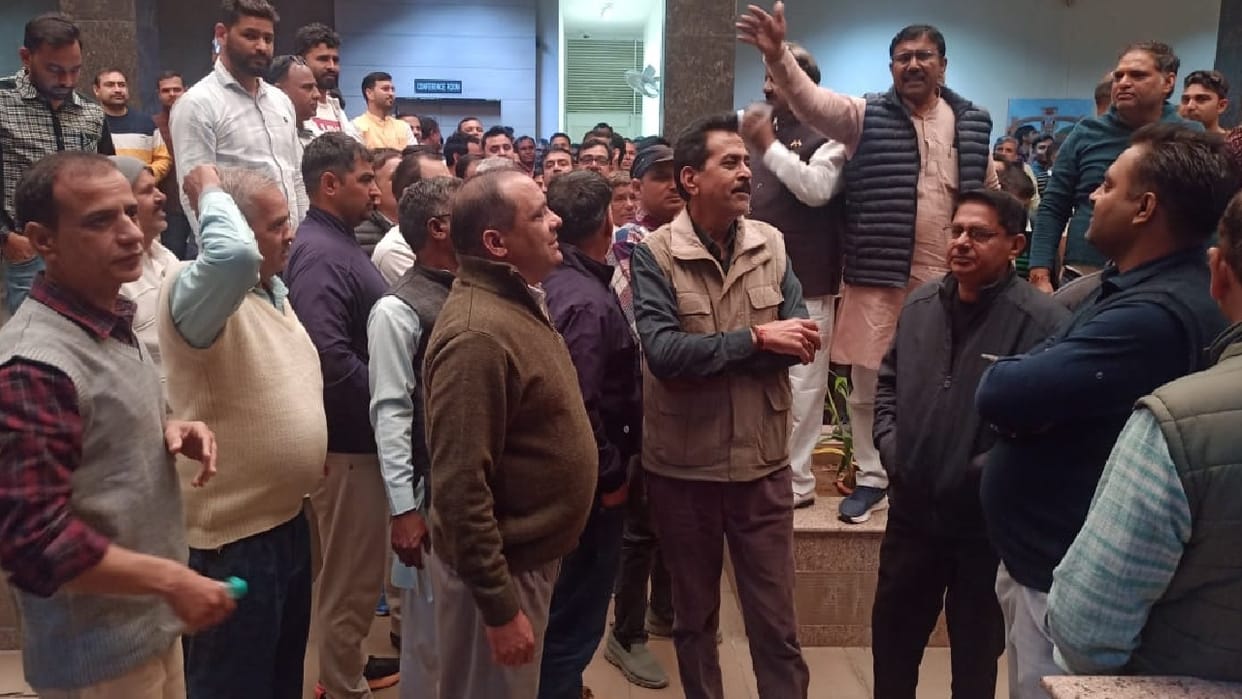Slogans raised against the Vice Chancellor at Rohtak MDU