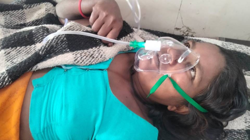 Unable to bear pain of labor woman ripped open her stomach with knife in Bahraich condition critical