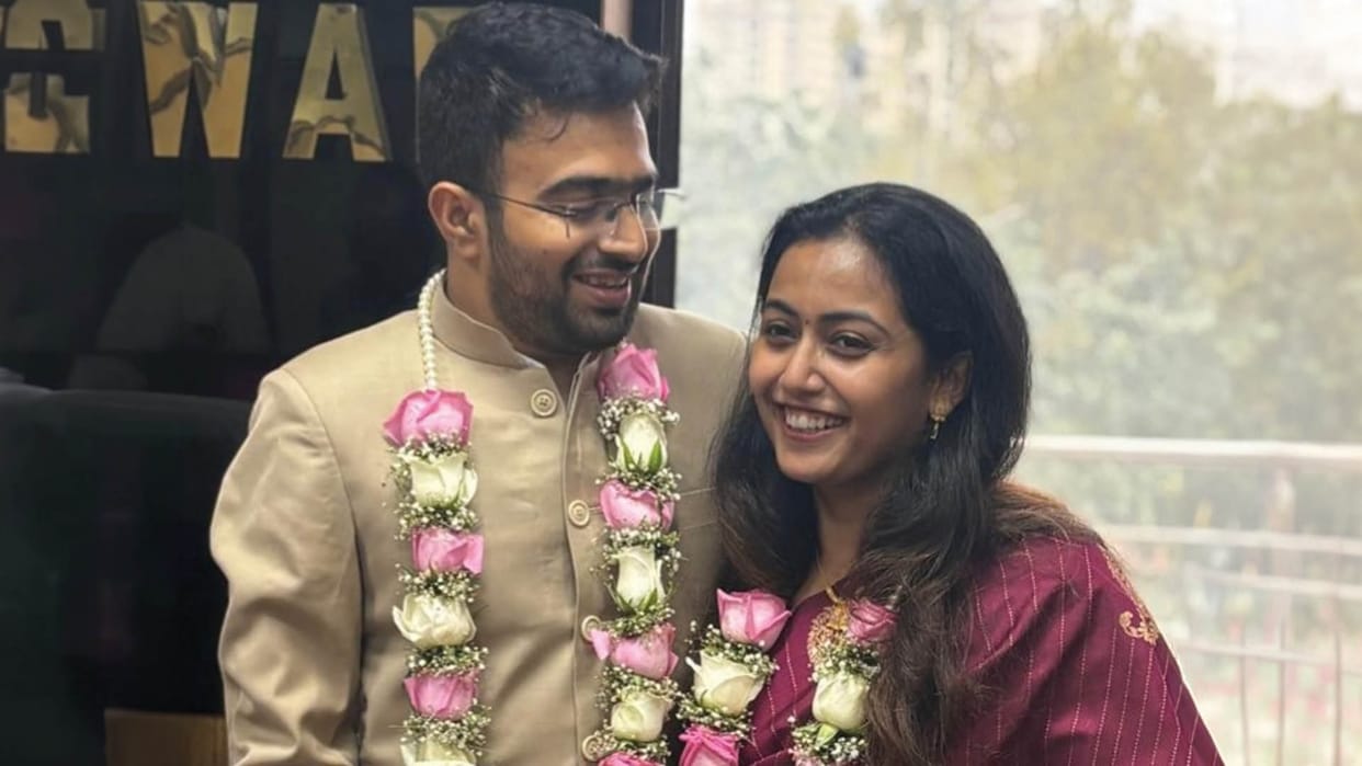 Bareilly IAS daughter Aditi got married to Mussoorie IAS Madhav in court marriage in Alwar