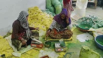 Abir-gulal of Alwar soil and Kannauj perfume