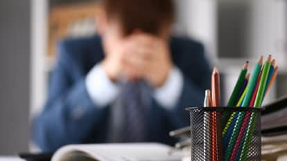 Mid-Career Crisis: How to Overcome Career Stagnation, Burnout and Skill Challenges Effectively