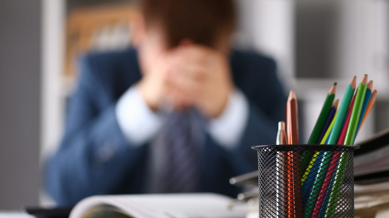 Mid-Career Crisis: How to Overcome Career Stagnation, Burnout and Skill Challenges Effectively