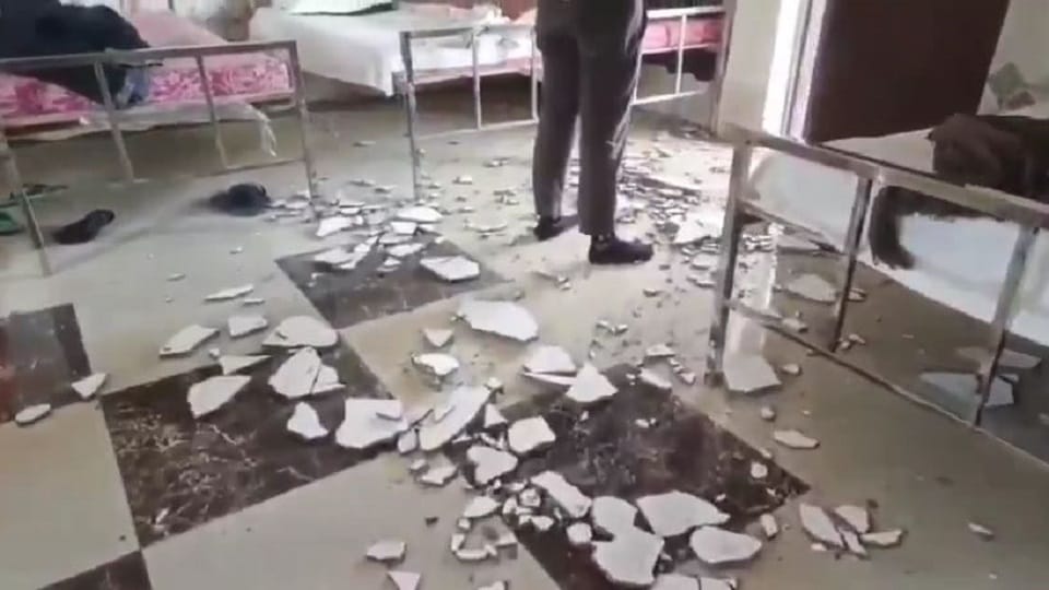 Plaster fell from ceiling of running room of Agra Fort railway station