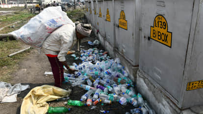 One and a half lakh bottles of water have already been sold in the market in Gorakhpur. Be careful when buying