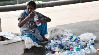 One and a half lakh bottles of water have already been sold in the market in Gorakhpur. Be careful when buying