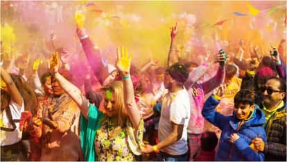 Holi Celebration Ideas With Friends ke sath Holi Kaise Manaye