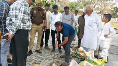 Jhansi: Allegations of embezzlement of lakhs of rupees in the name of construction in Baragaon