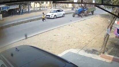 speeding car hits an 11-year-old girl in Itarsi MP live video of accident surfaces