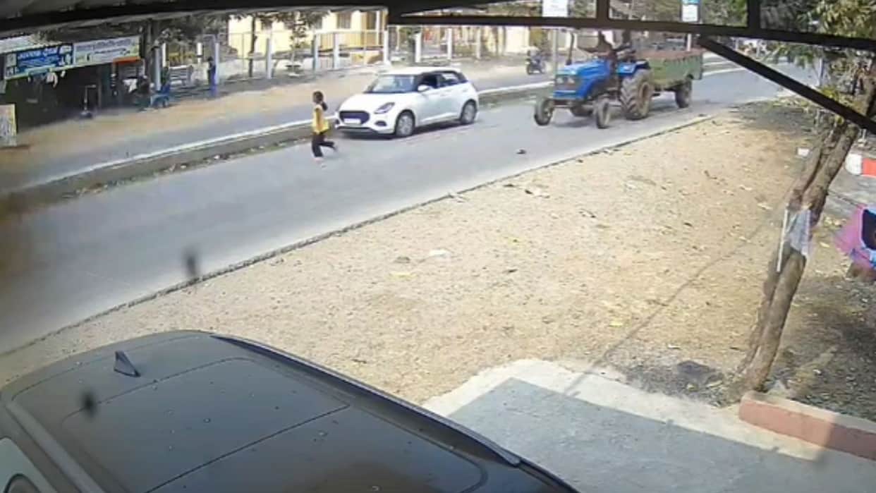 speeding car hits an 11-year-old girl in Itarsi MP live video of accident surfaces