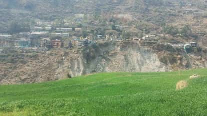 Bhatwadi town in danger due to erosion of Bhagirathi Uttarkashi News