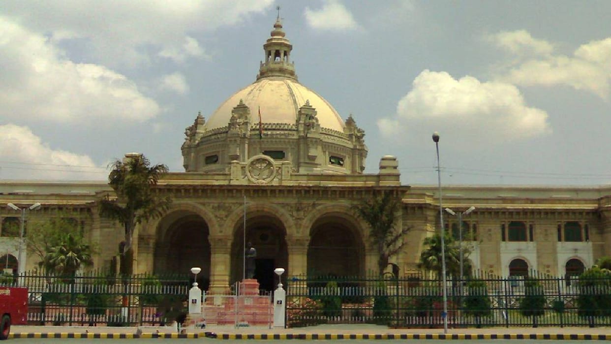 UP: Woman rides scooter to self-immolate in front of Vidhan Bhavan, arrested by police; married nine months ag