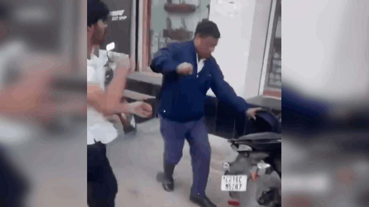 video of fight between municipal soldier handling traffic in Ambikapur and youth is going viral