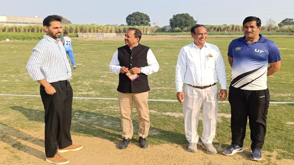 UP: Fast bowler Bhuvneshwar Kumar reached Meerut, gave tips to young cricketers, said this regarding training