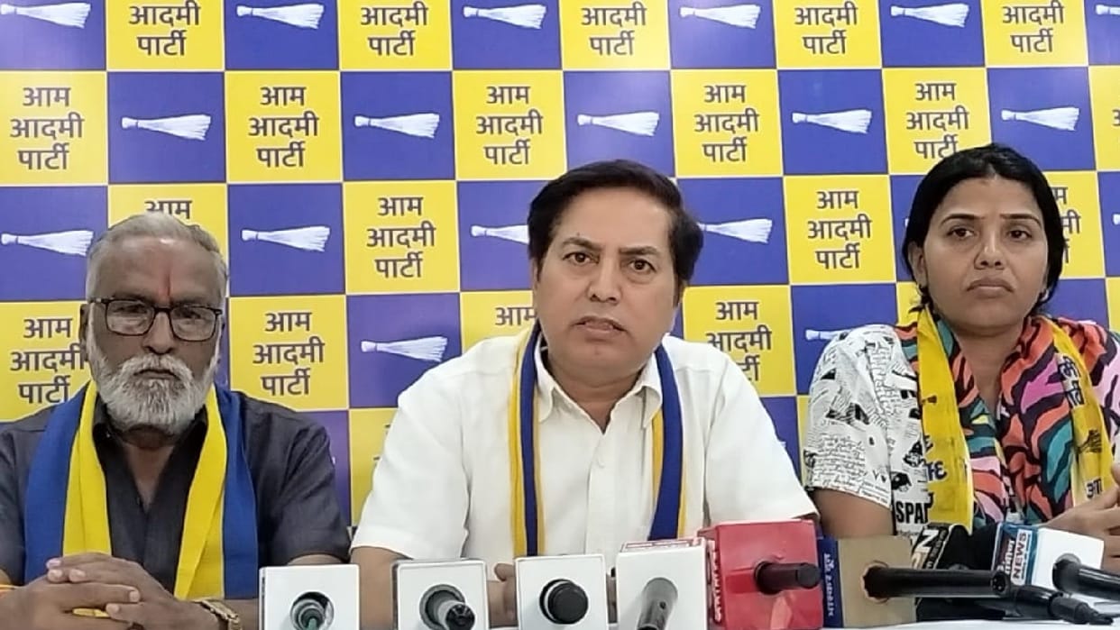 Aam Aadmi Party blame on cg government for education