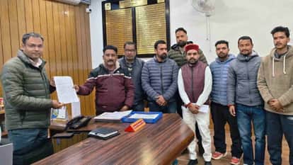 Video of offering namaz in under-construction municipal building goes viral administration alert Chamoli