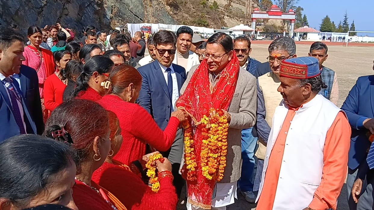 CM Dhami reached Pauri welcomed by party workers Uttarakhand news in hindi