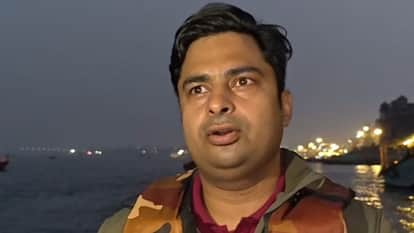 Commissionerate police on high alert after boat accident ACP Gaurav in plain clothes inspected Ganga Ghat in V