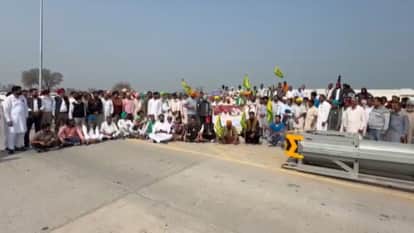 Farmers stagedroad blockade in protest against closure of Ferozepur feeder canal in Sri Ganganagar