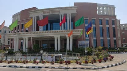 fierce battle ensued in Jharkhand Legislative Assembly over issue of SIR