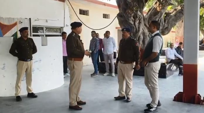 Hardoi Vande Bharat stone pelting case Police arrested two teenagers who had broken the glass while playing