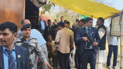 Rahul Gandhi stops at cobbler shop while returning from court expresses condolences on Ramchet death